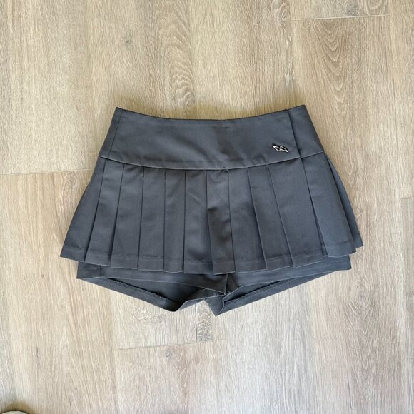 The Porta - mini skirt with shorts/ charcoal - Picture 2 of 6